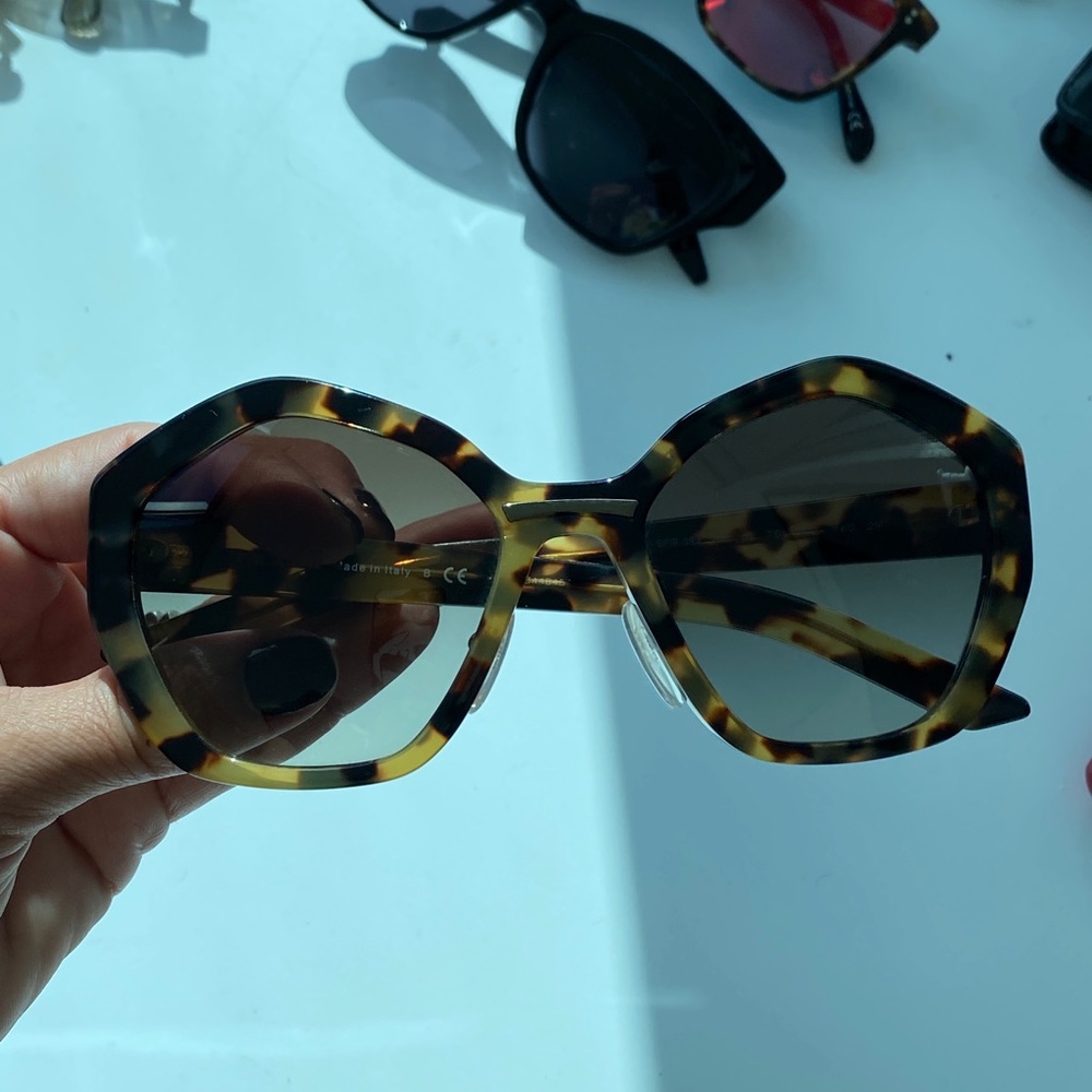 Prada sunglasses - Picture 6 of 6